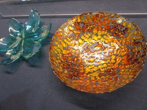 lot 20 image: Art Glass Bowl & Stretched Glass