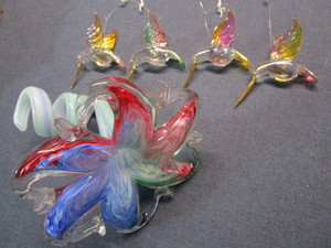 lot 26 image: Hummingbirds, Stretch Flower