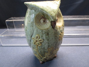 lot 45 image: Pottery Owl