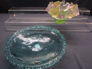 lot 82 image: Bowls - Art Glass & Pansy