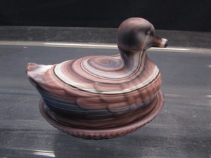 lot 84 image: Slag Glass Nesting Duck