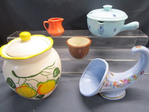 lot 91 image: Cookie, Creamer, Casserole