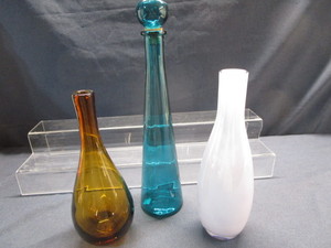 lot 92 image: Amber Vase, Decanter