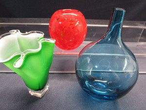 lot 93 image: Vases