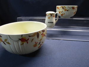 lot 102 image: Halls Jewel Tea
