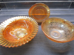 lot 108 image: Carnival Glass Bowls