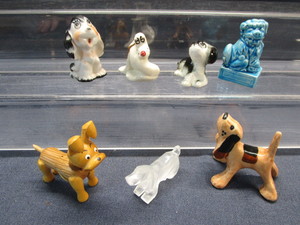 lot 112 image: Dog Figurines