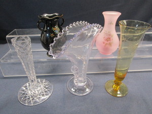 lot 126 image: Vases - Frosted, Fan, Amber