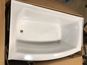American Standard  Ovation Curve 60 in. Left Drain Rectangular Apron Front Bathtub in Arctic White damaged corner review pictures