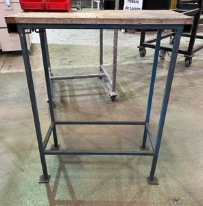 lot 1861 image: Metal Stand