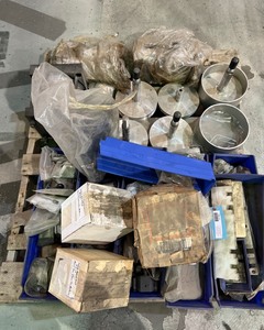 lot 1897 image: Maintenance Supplies