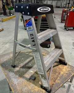 lot 112 image: 2 Ft Step Ladder