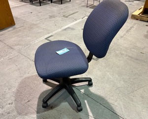 lot 2090 image: Swivel Office Chair