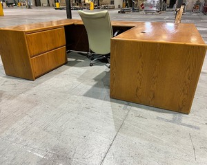 lot 2271 image: Oak Desk