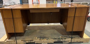 lot 2267 image: Oak Desk