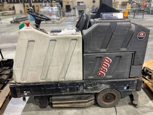 lot 148 image: Advance Floor Scrubber