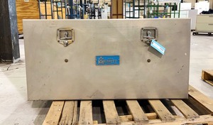 lot 104 image: Metal Underbody Storage Box