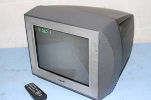 lot 50 image: Sony Trinitron Vintage  Retro 13 KV-13FM12 CRT Tube Television  Monitor with Remote Control