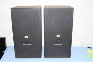 lot 97 image: PAIR of Vintage BIC Venturi Formula 4 Loudspeakers  Speakers