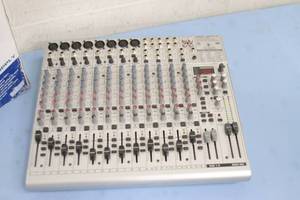 lot 51 image: Behringer Eurorack UB2222FX-PRO 22-Channel 24-Bit Digital Stereo FX Processor  Pro Audio Mixer