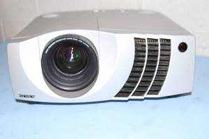 lot 104 image: Sony VPL-PX31 XGA Conference Room  Home Theater 3LCD Video Projector