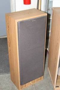 lot 127 image: Sony Stereo Audio Rack System with Hinged Record Player  Phono Top Cabinet & PAIR of 3-Way SS-U530 Speakers - VINTAGE