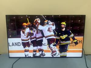 lot 61 image: Samsung 55 DME-Series Smart-Signage Professional Grade HD Digital Signage Display  Monitor