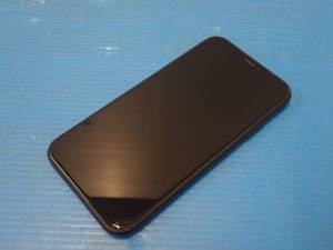 Apple&nbspIphone Xr A1984  64GB of storage  Carrier Unlocked  Includes Charger  Unit has light scratches on the screen