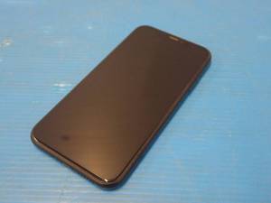 Apple&nbspIphone Xr A1984  64GB of storage  Carrier Unlocked  Includes Charger  Unit has crack on back camera lens