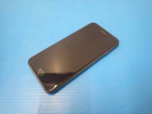 Apple&nbspiphone 8 A1863  64GB of storage  Carrier Unlocked  Includes Charger  light scratches on screen
