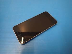 Apple&nbspiPhone 5s A1533  16GB of storage  AT&ampT Carrier Locked  NO Charger  light scratches on screen