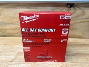 lot 17 image: MILWAUKEE Case of 100 Pairs of- Red Disposable Ear Plugs with 32 dB Noise Reduction Rating