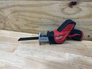lot 20 image: MILWAUKEE M12 12V Lithium-Ion HACKZALL Cordless Reciprocating Saw (Tool-Only)