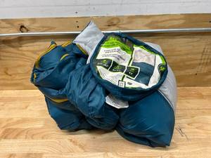 lot 93 image: QUEST Bec Series Rectangular Oversized Sleeping Bag
