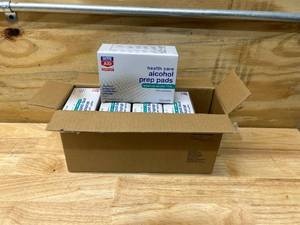 lot 117 image: RITEAID Case of 5 Boxes of- Alcohol Prep Pads- 200 pads per box