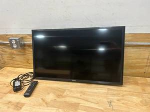lot 31 image: SAMSUNG 32 FULL HD TV- UN32M5300AF