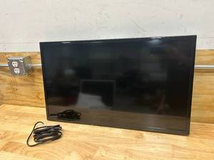lot 33 image: SAMSUNG 32 LED TV- UN32F5000AF
