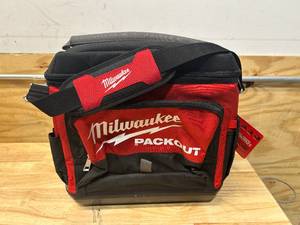 lot 79 image: MILWAUKEE 15.75 in. PACKOUT Cooler Bag