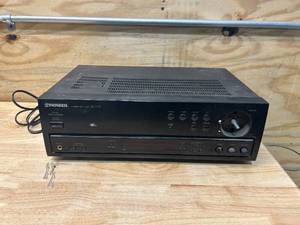 lot 101 image: PIONEER Stereo Receiver SX-255R