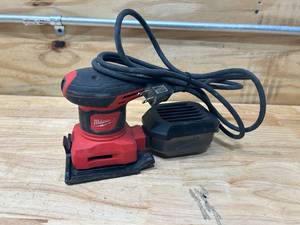 lot 120 image: MILWAUKEE 3 Amp 14 Sheet Corded Palm Sander
