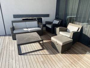 lot 401 image: Brown Jordan Six-Piece Patio Set