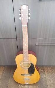 lot 25 image: Taiwanese 19 Fret Guitar