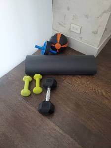 lot 34 image: Collection Of Exercise Equipment And Gear