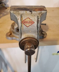 lot 46 image: Vintage FPU Hi-Test 5 Vise Model 328
