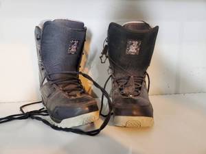 lot 55 image: K2 Snowboard Boots  Mens 13