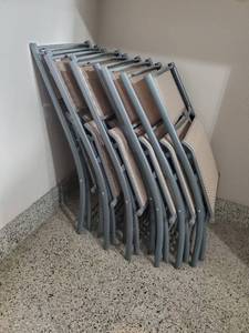 lot 200 image: 9 Outdoor Folding Chairs