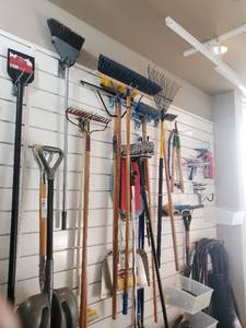 lot 92 image: Yard Tools