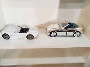 lot 202 image: Two Plastic Model Cars