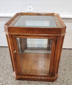 lot 207 image: Glass Cabinet