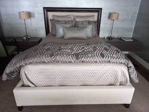 lot 111 image: Queen Size Bed